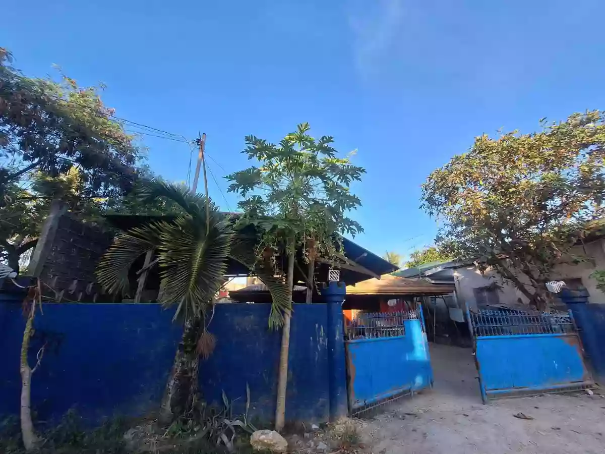 Open photo 11 of 12 — Main House: BUNGALOW WITH 4 BEDROOMS AND 3 DOOR APARTMENT