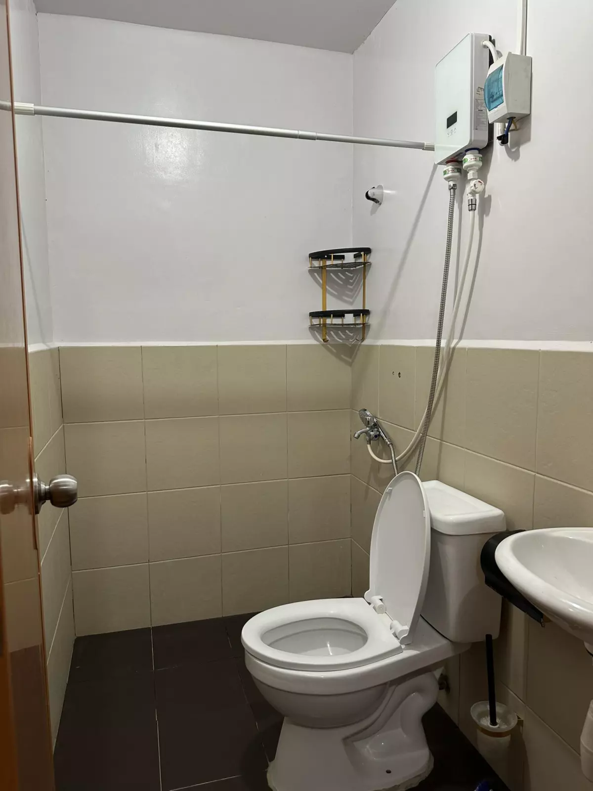 Open photo 14 of 14 — RUSH ASSUME: 2 BEDROOM CONDO UNIT WITH BALCONY