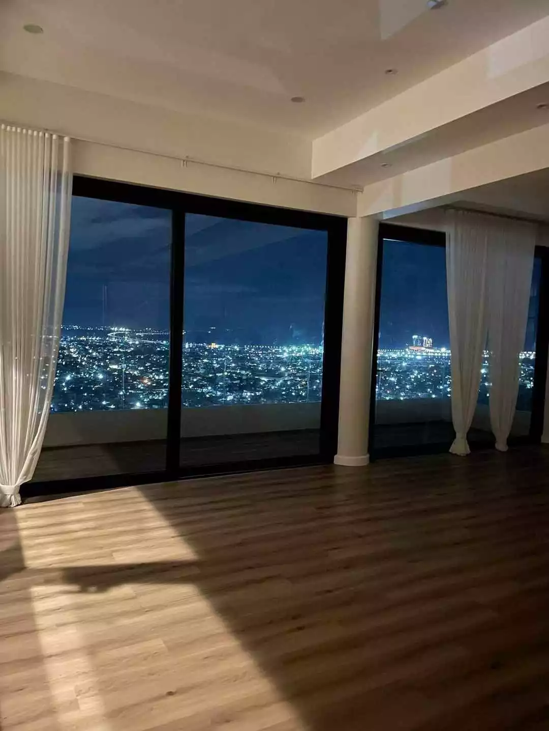 Overlooking House and Lot with Stunning view of Cebu City, Philippines — House and Lot in Cebu City, Cebu, Philippines — Photo 4