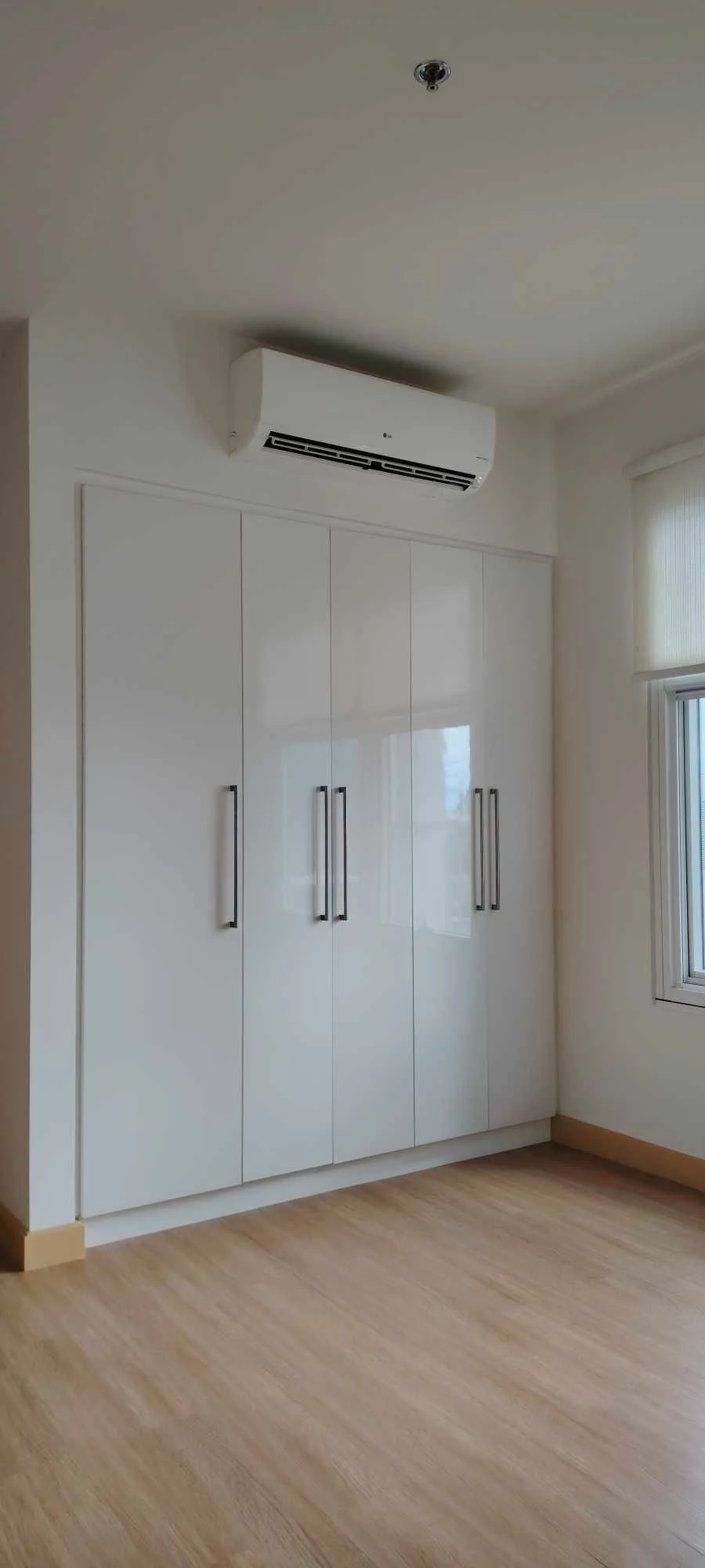 Open photo 14 of 20 — FOR SALE
