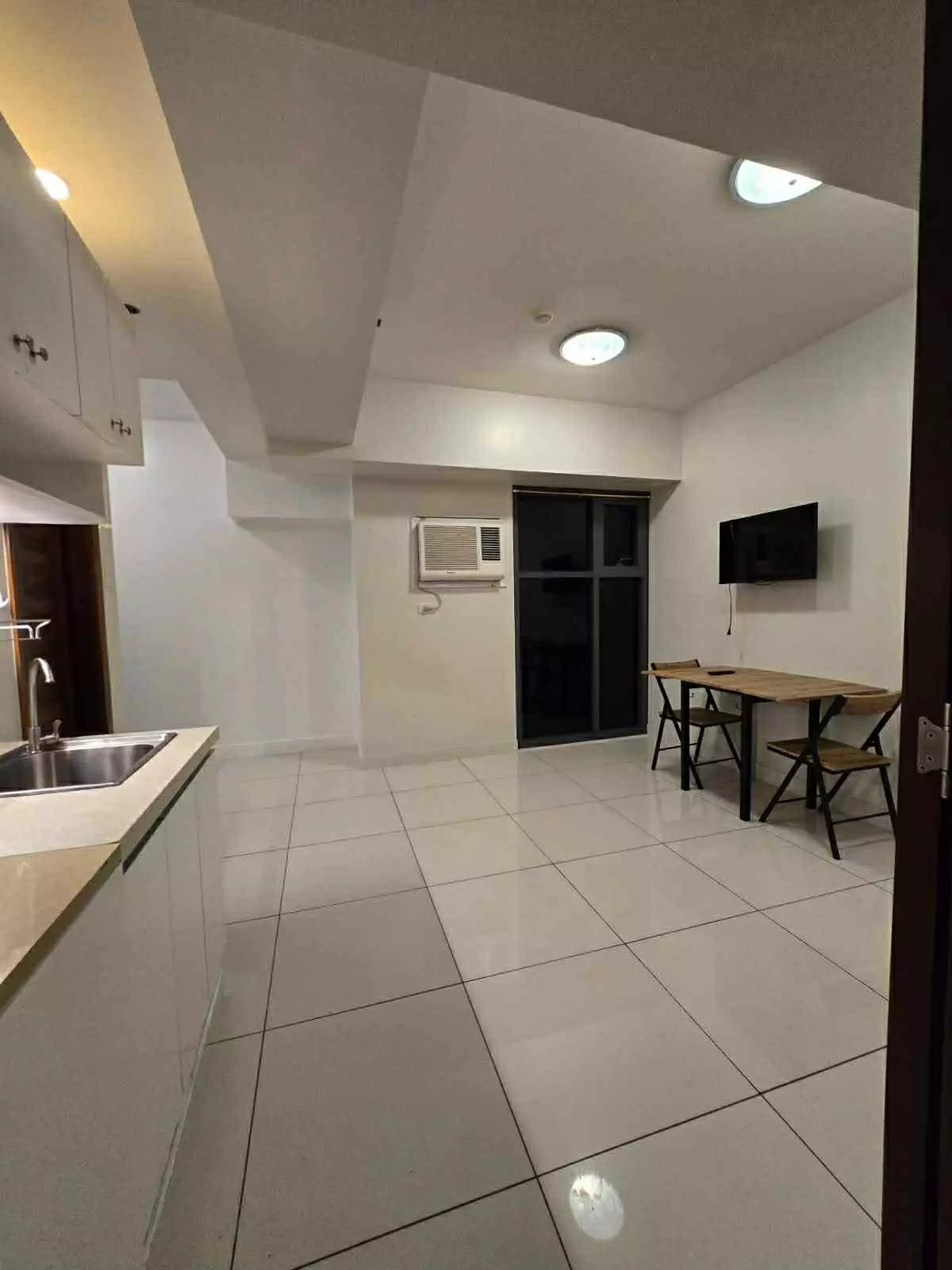 Semi furnished studio — Studio in General Maxilom Avenue, Cebu City, Central Visayas — Photo 5