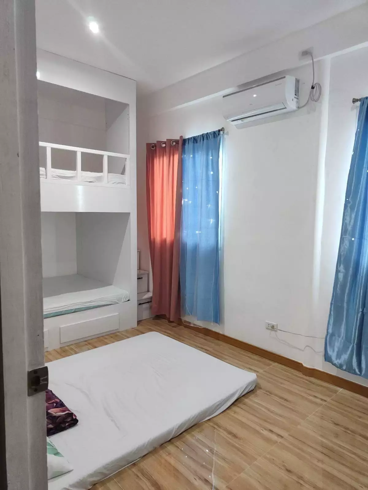2 STOREY HOUSE WITH 3 CAR PARK IN TISA CEBU CITY — House and Lot in Cebu City, Cebu, Philippines — Photo 2