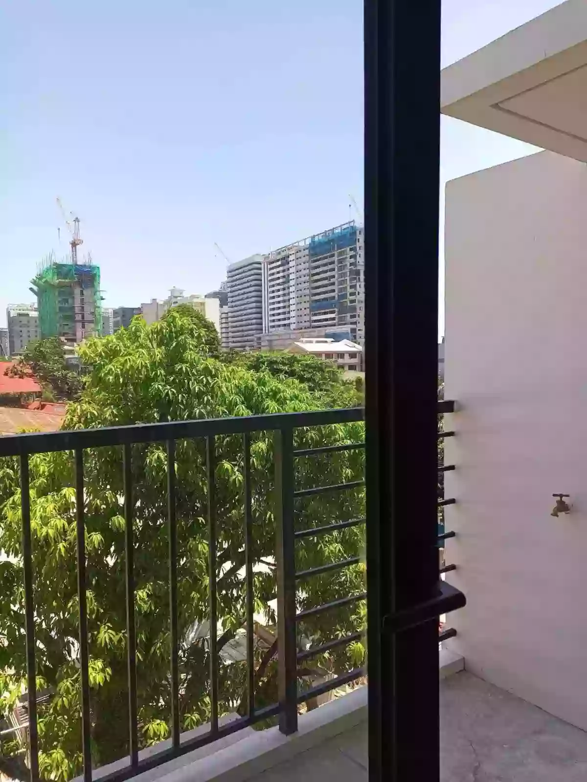Unfurnished Studio Unit for Rent at The Median — Studio in La Guardia Ext., Cebu City, Cebu — Photo 3