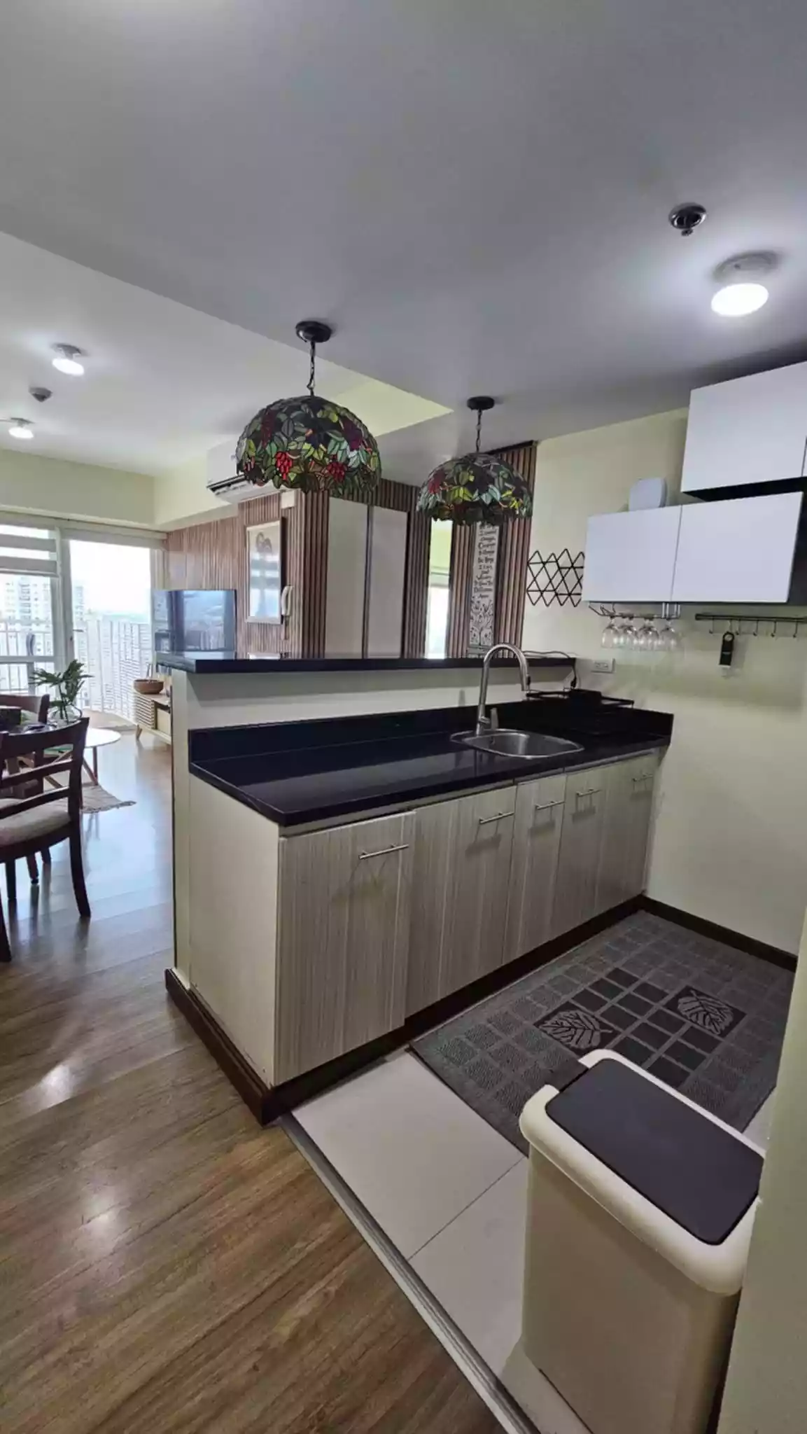 FOR RENT 2 BEDROOM CONDO UNIT WITH BALCONY AND PARKING — 2 Bedrooms in Cebu City, Philippines — Photo 3