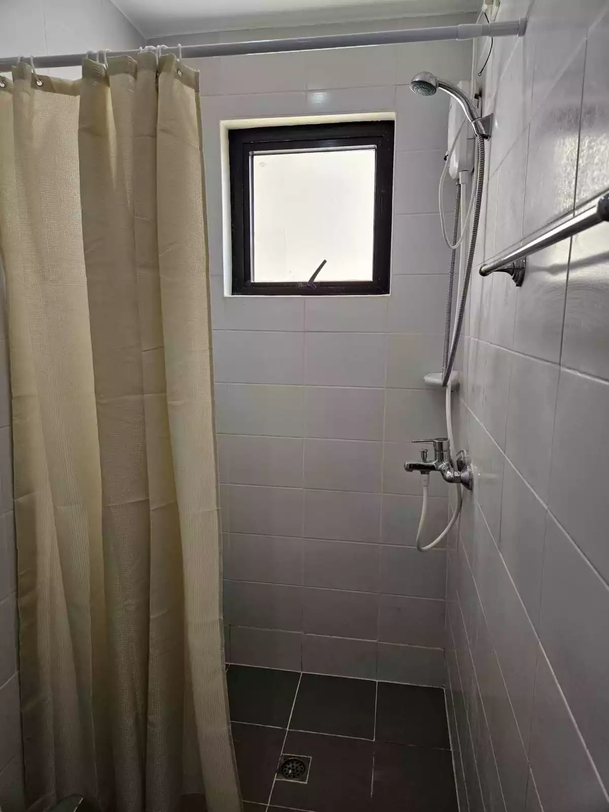 FOR SALE 2BEDROOM UNIT AT MIDPOINT RESIDENCES with Parking — 2 Bedrooms in Ines Ouano Road, Mandaue City, Central Visayas — Photo 4