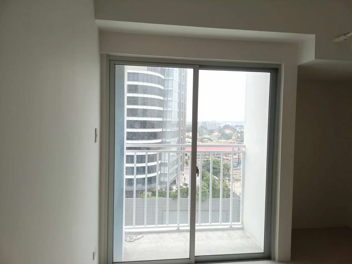FOR SALE: Residential Condo Unit beside the renowned Abreeza Ayala Malls — Studio in Buhangin, Davao City, Davao Region — Photo 2