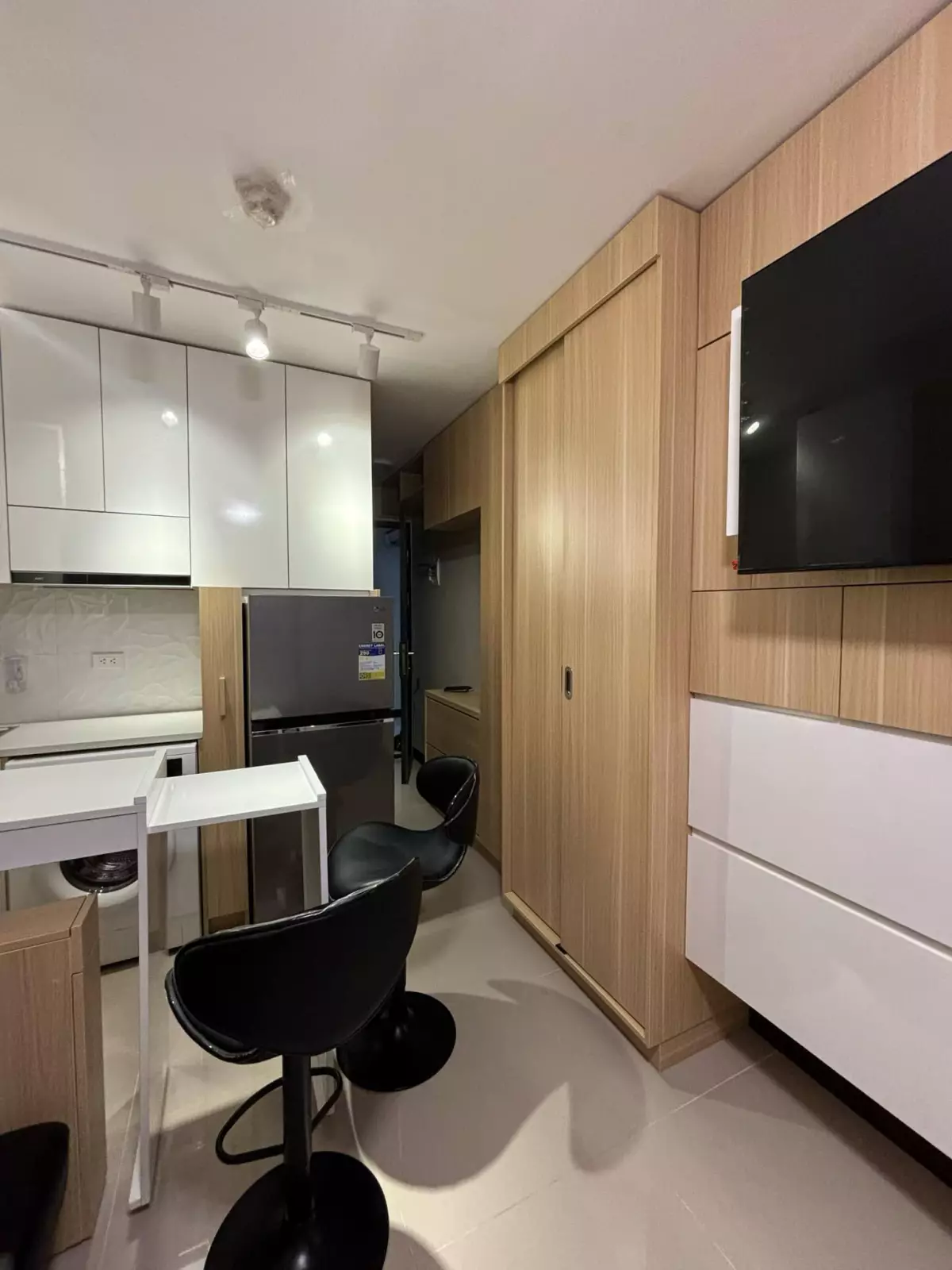 Studio Unit For Rent or For Assume – Fully Furnished!