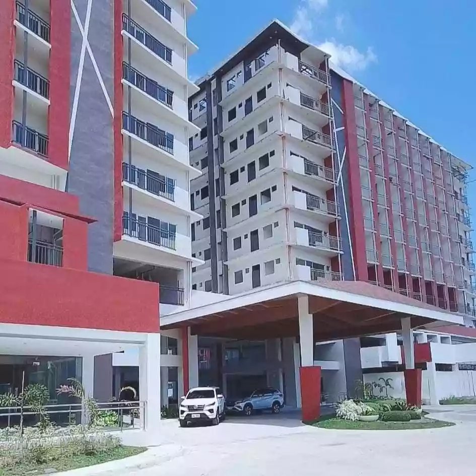 Rush Sale/Assume One BR Condo with Parking at Primeworld District Mactan — 1 Bedroom in Lapu Lapu City, Cebu — Photo 2