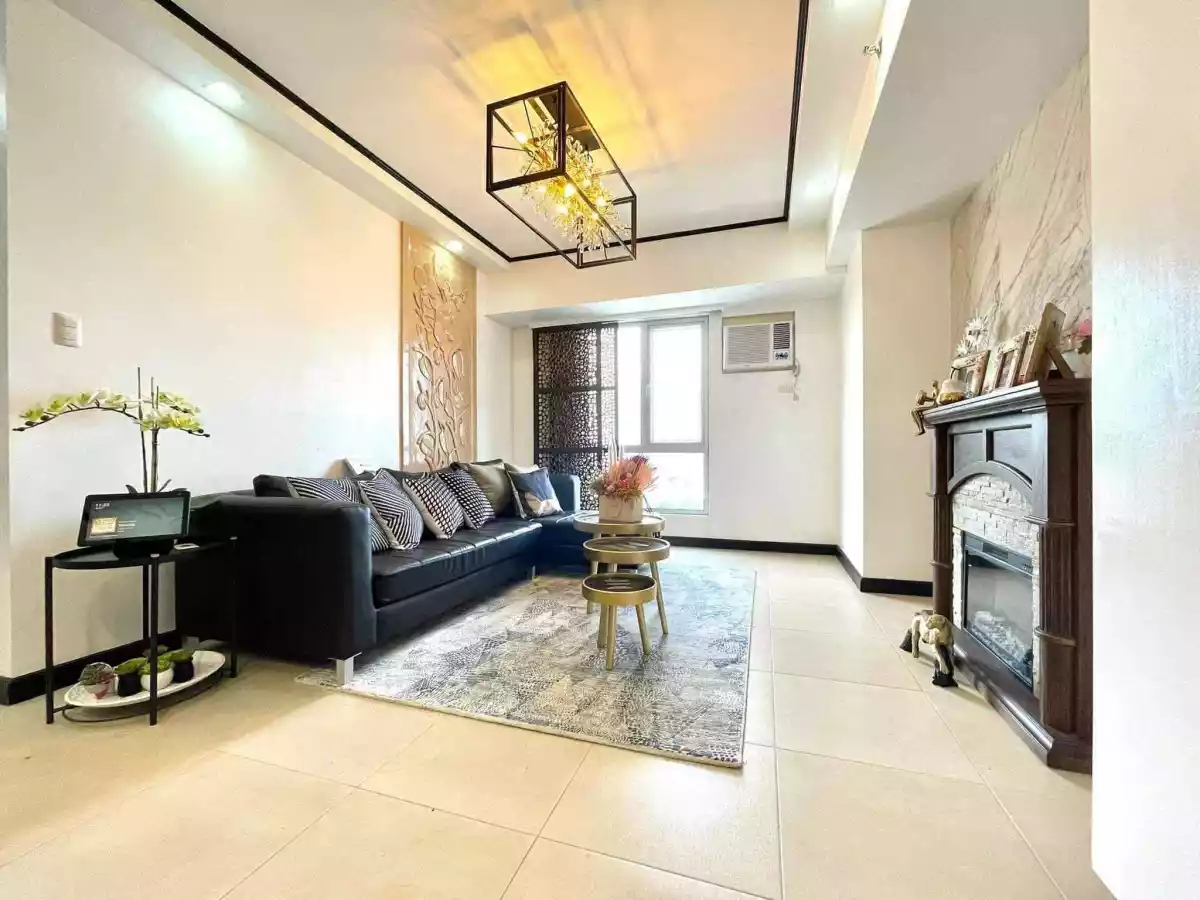 Sulit Deal 2 bedroom + parking (Fully Furnished Corner unit)