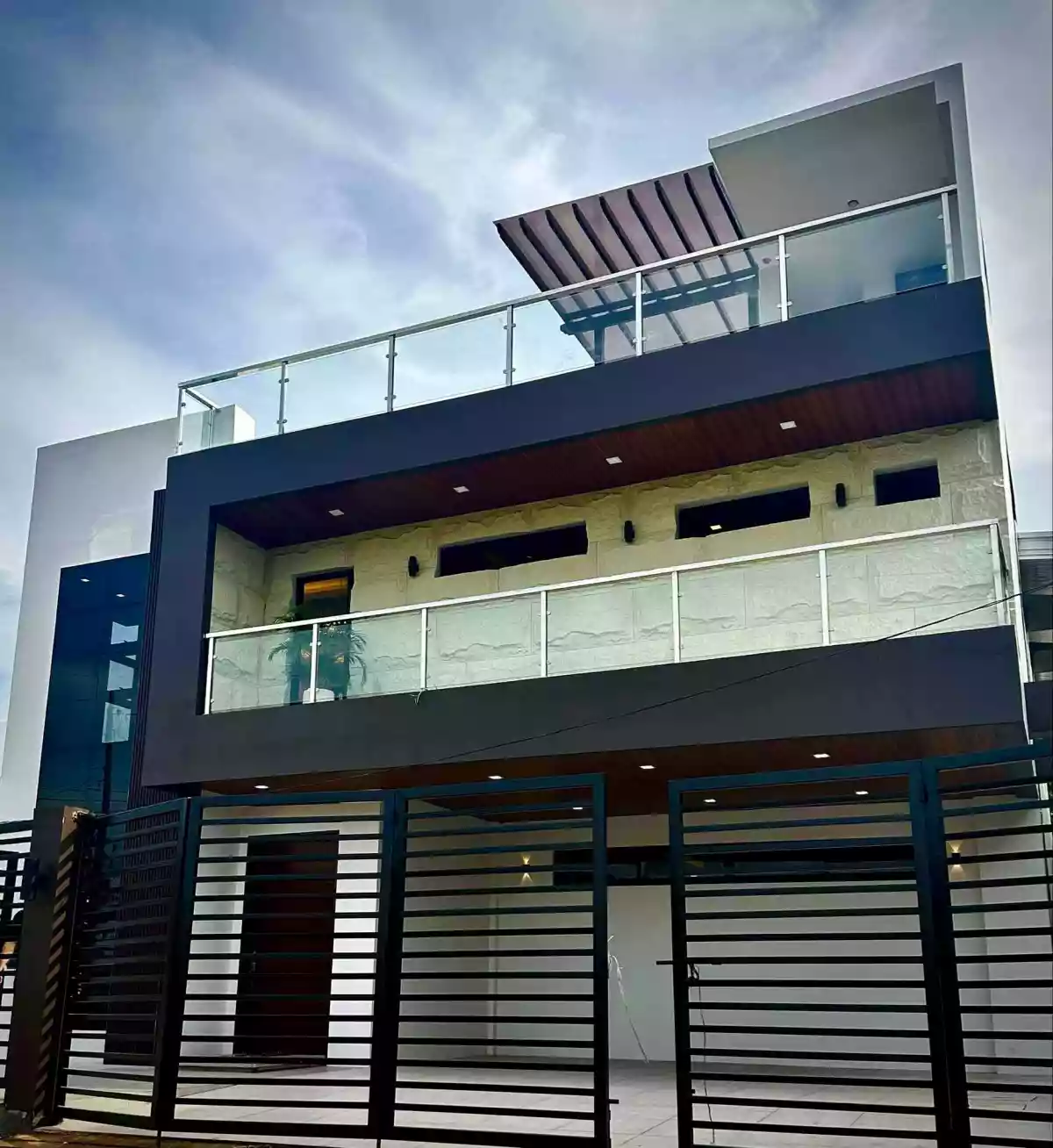 MODERN HOUSE FPR SALE INSIDE CEBU ROYALE ESTATE CONSOLACION 35M ONLY — House and Lot in Consolacion, Cebu, Philippines — Photo 4