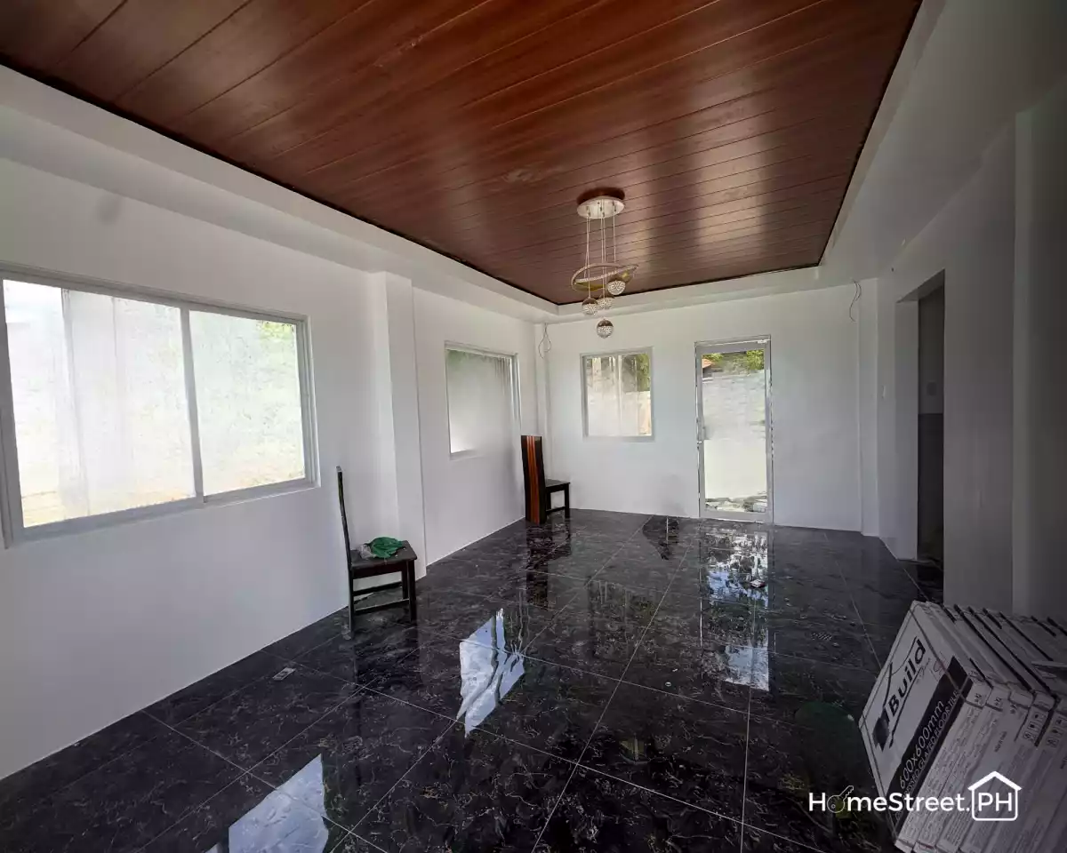 BEACHFRONT REST HOUSE FOR SALE IN OSLOB — Beach House / Resort in Cebu, Philippines — Photo 4