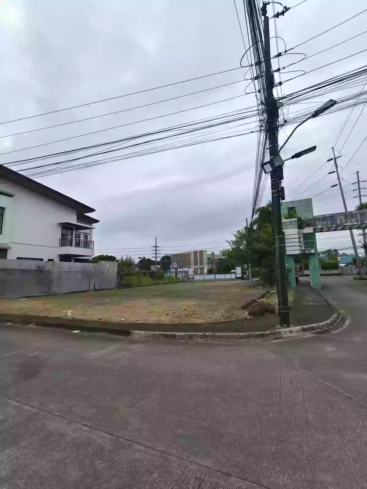 CORNER LOT: PARKVIEW EXECUTIVE HOMES — Residential Lot in Camarines Sur, Philippines — Photo 2