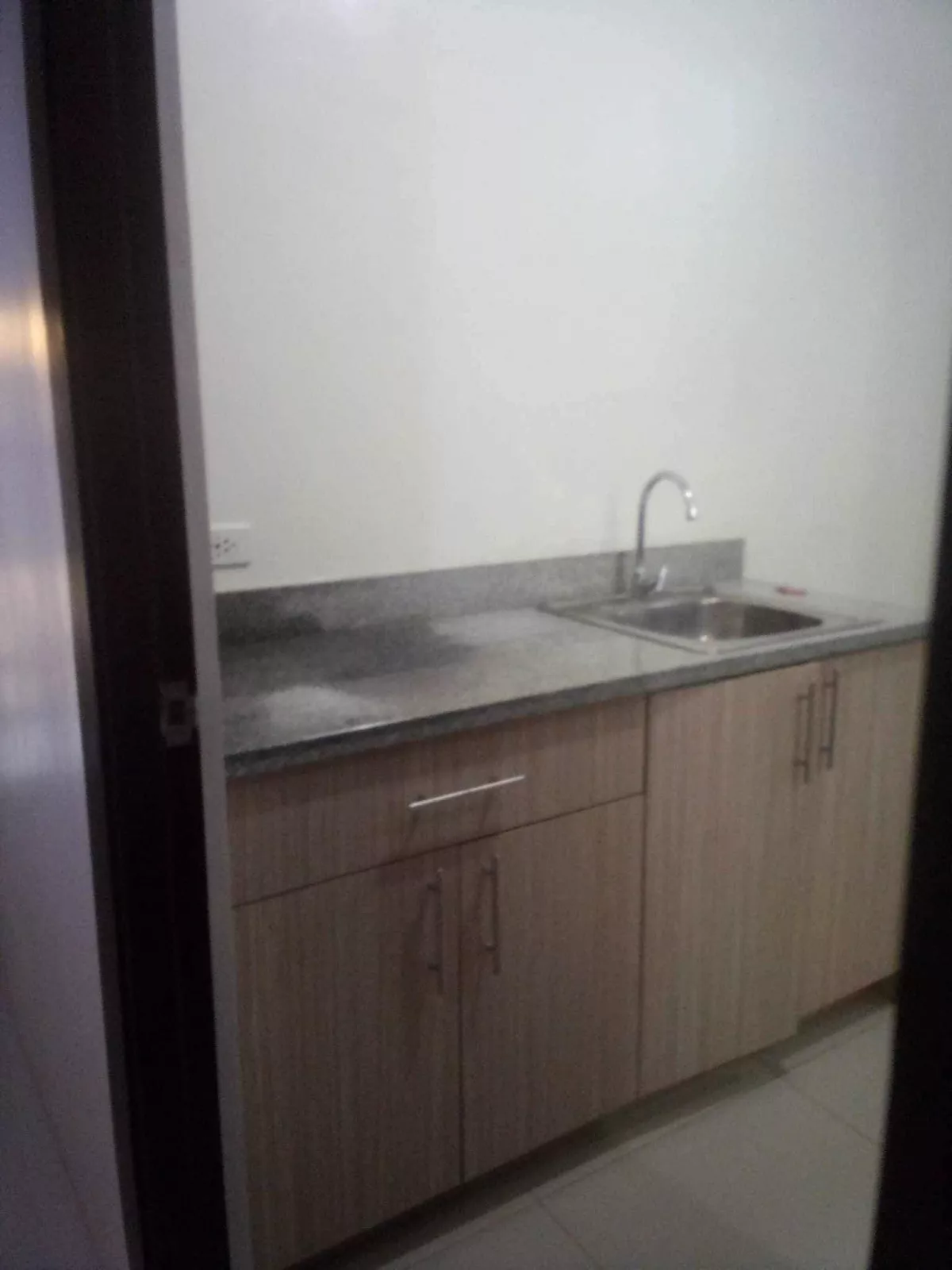 RUSH ASSUME: SEMI FUNISHED STUDIO UNIT — Studio in Labangon, Cebu City — Photo 5