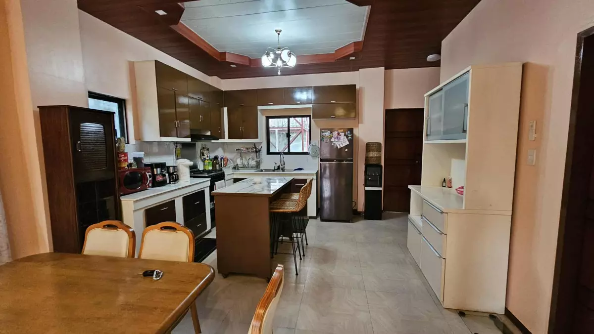 HOUSE AND LOT  FOR SALE IN KINGSWOOD VILLA MINGLANILLA — House and Lot in Kingswood, Minglanilla, Cebu — Photo 3