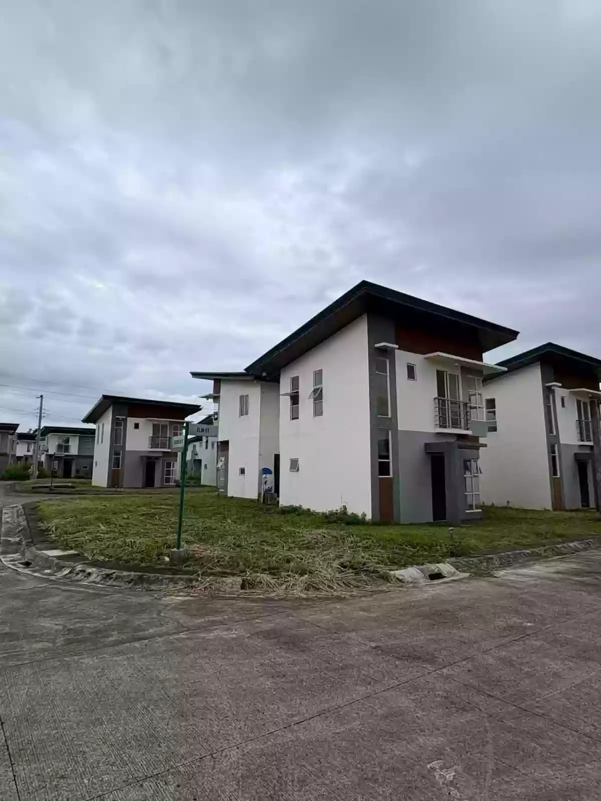 For assume — House and Lot in Burgos Avenue, Bacolod, Negros Occidental — Photo 2