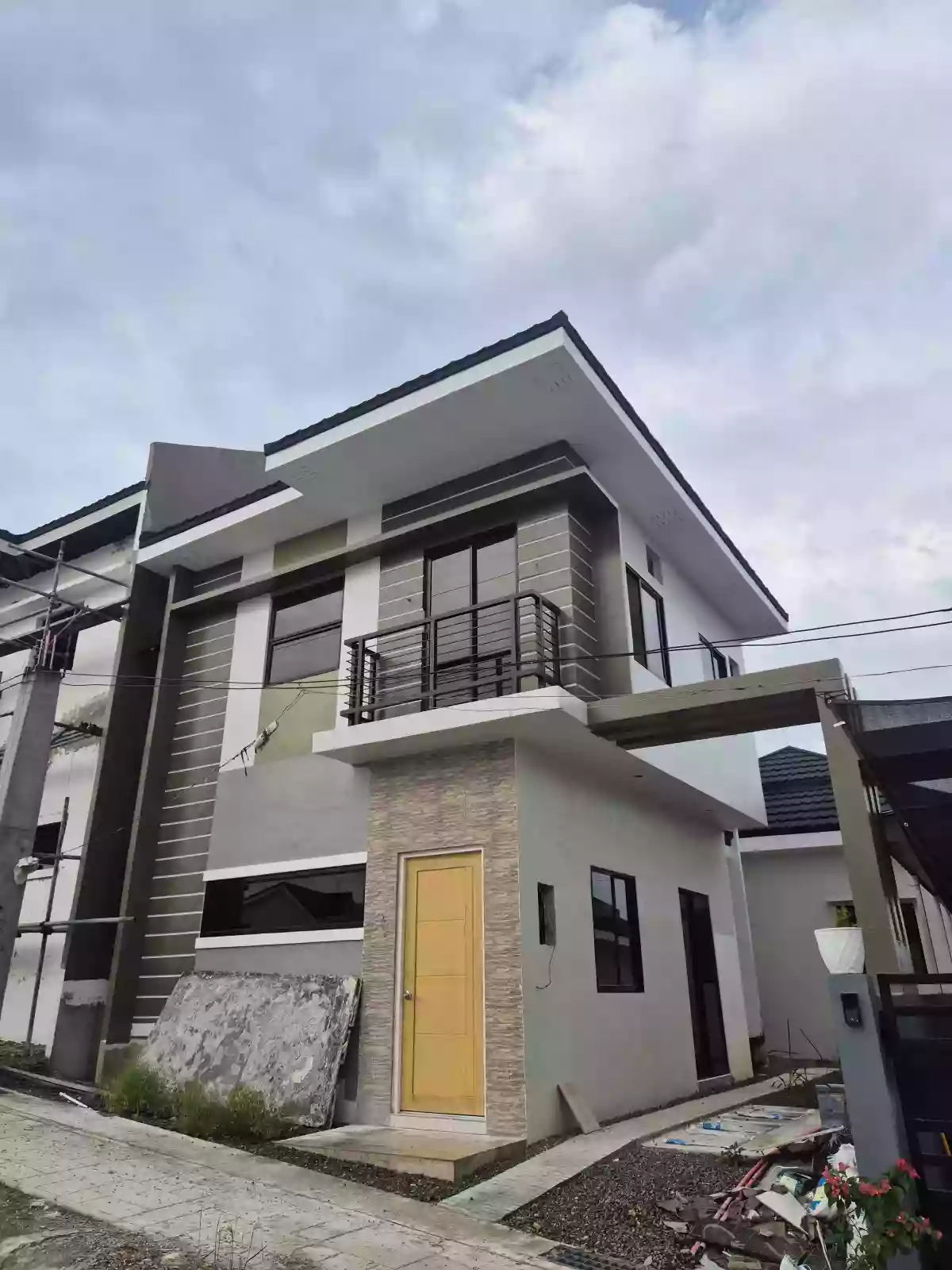 FOR ASSUME DUPLEX IN MINGLANILLA HIGHLANDS