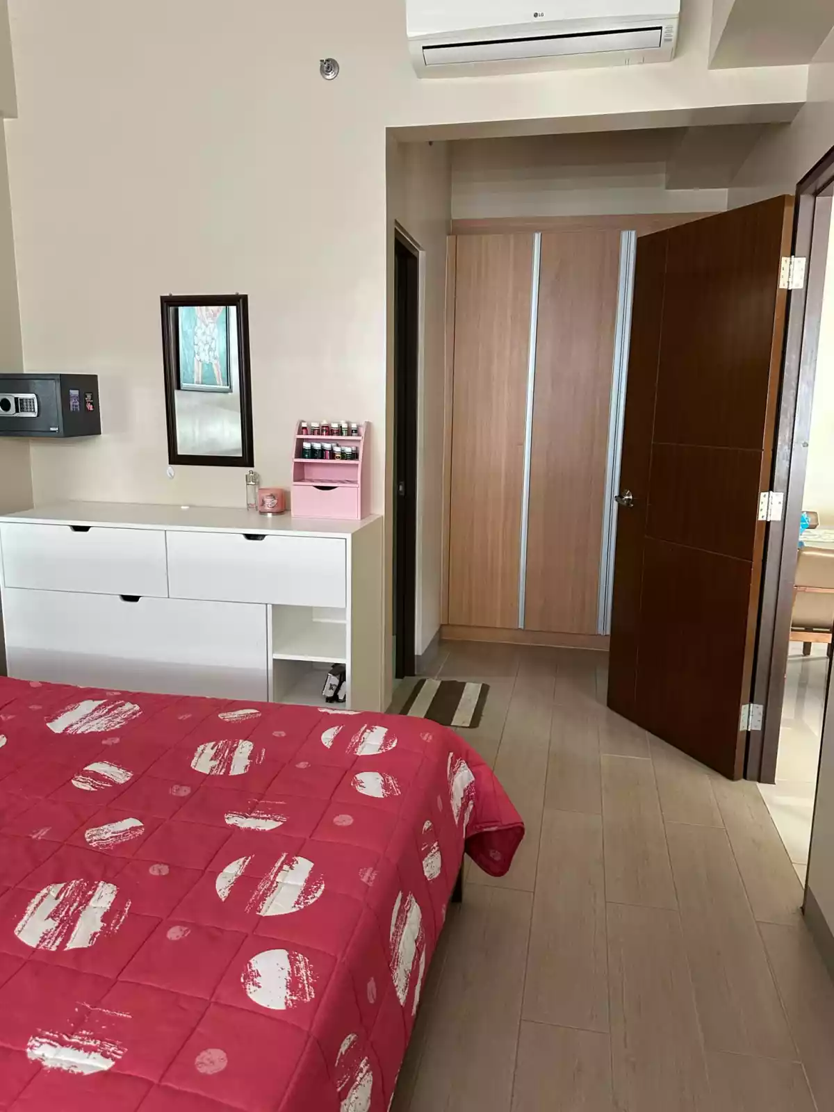 Mactan Newtown Condo for Sale with parking — 2 Bedrooms in Lapu-Lapu City, Cebu, Philippines — Photo 6
