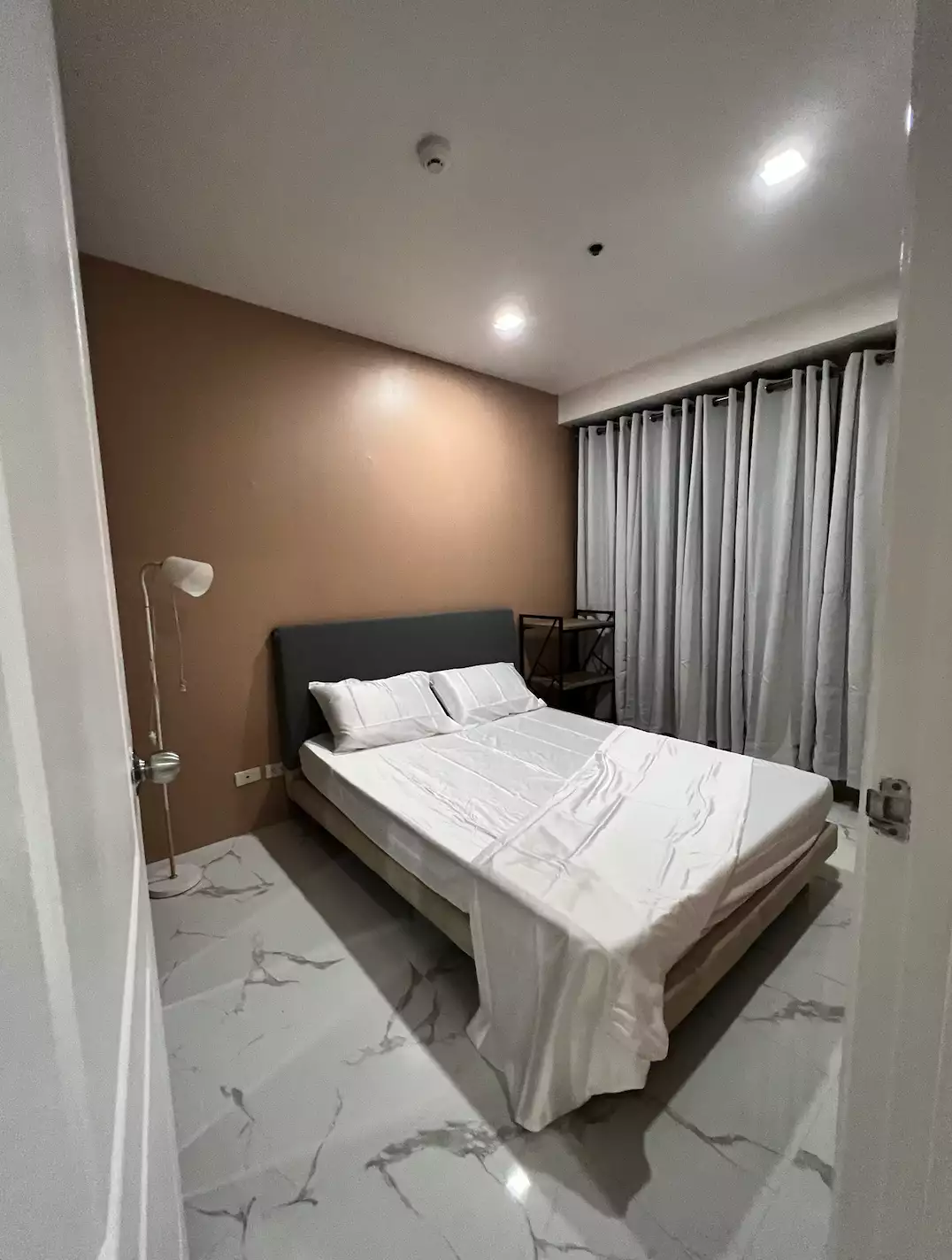 Makati Condo — 1 Bedroom — Photo 5