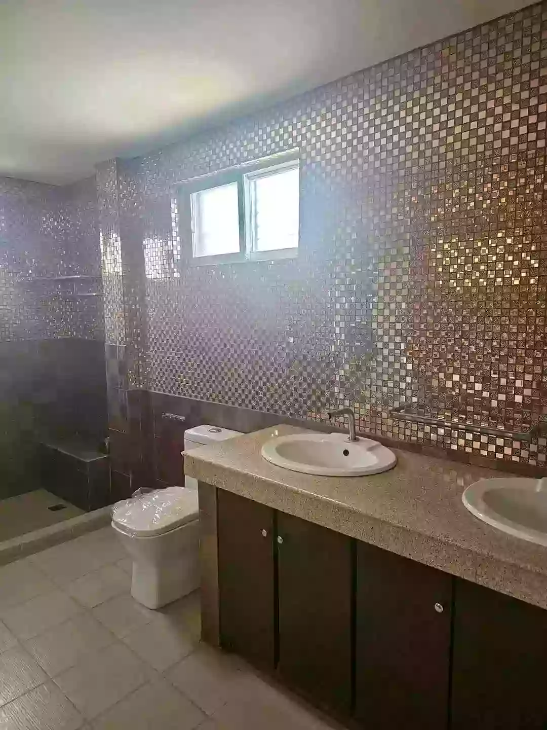 House & Lot For Sale ( Exclusive Subd ) in the main road of McArthur Highway Valenzuela City — House and Lot in Valenzuela City — Photo 5