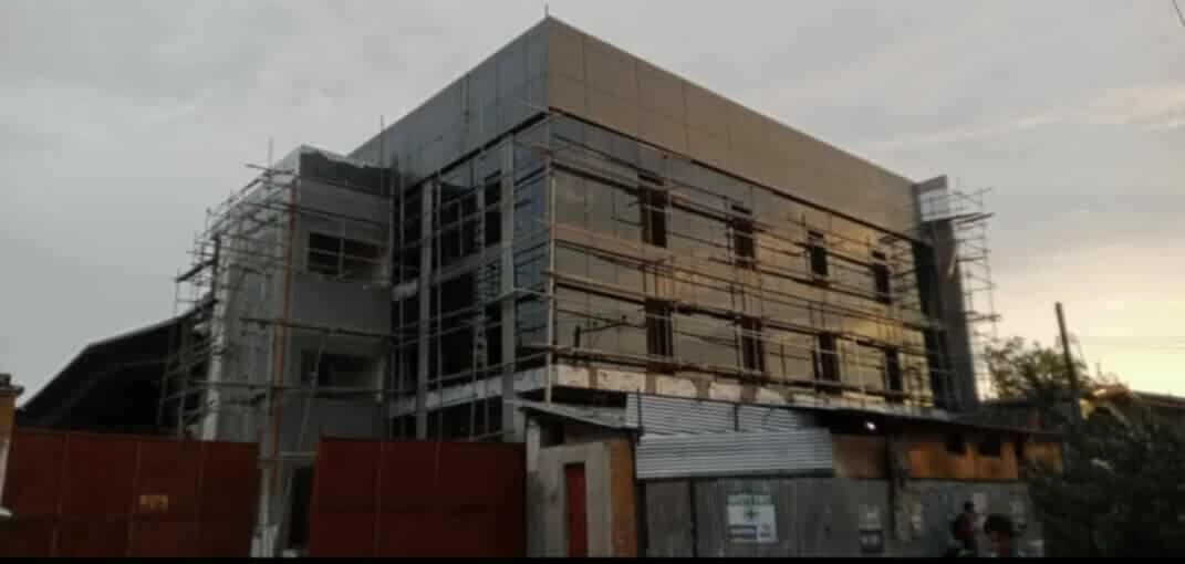 Office Building and Warehouse Complex for LEASE