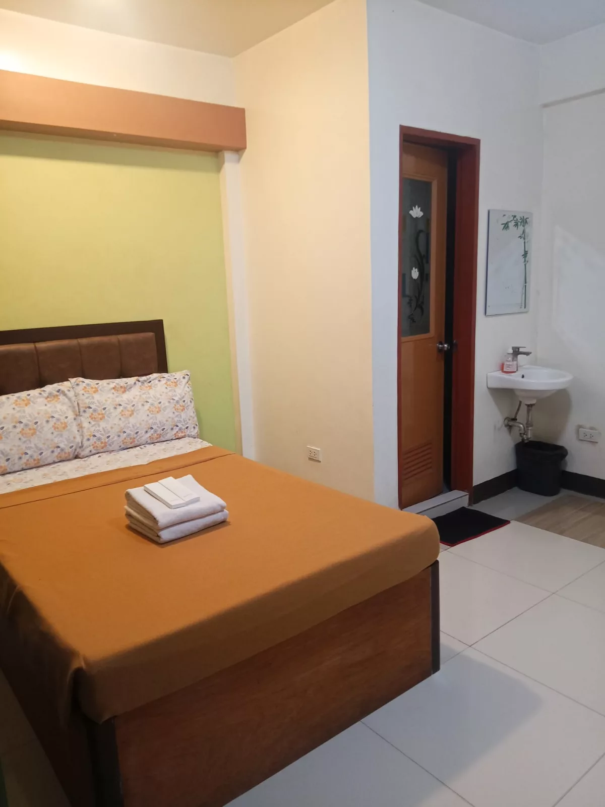 Guest Hotel — 1 Bedroom in Pili, Camarines Sur, Philippines — Photo 2