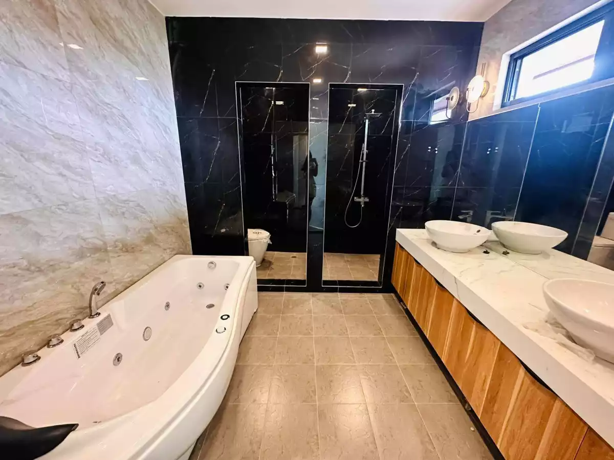 MODERN HOUSE FPR SALE INSIDE CEBU ROYALE ESTATE CONSOLACION 35M ONLY — House and Lot in Consolacion, Cebu, Philippines — Photo 5