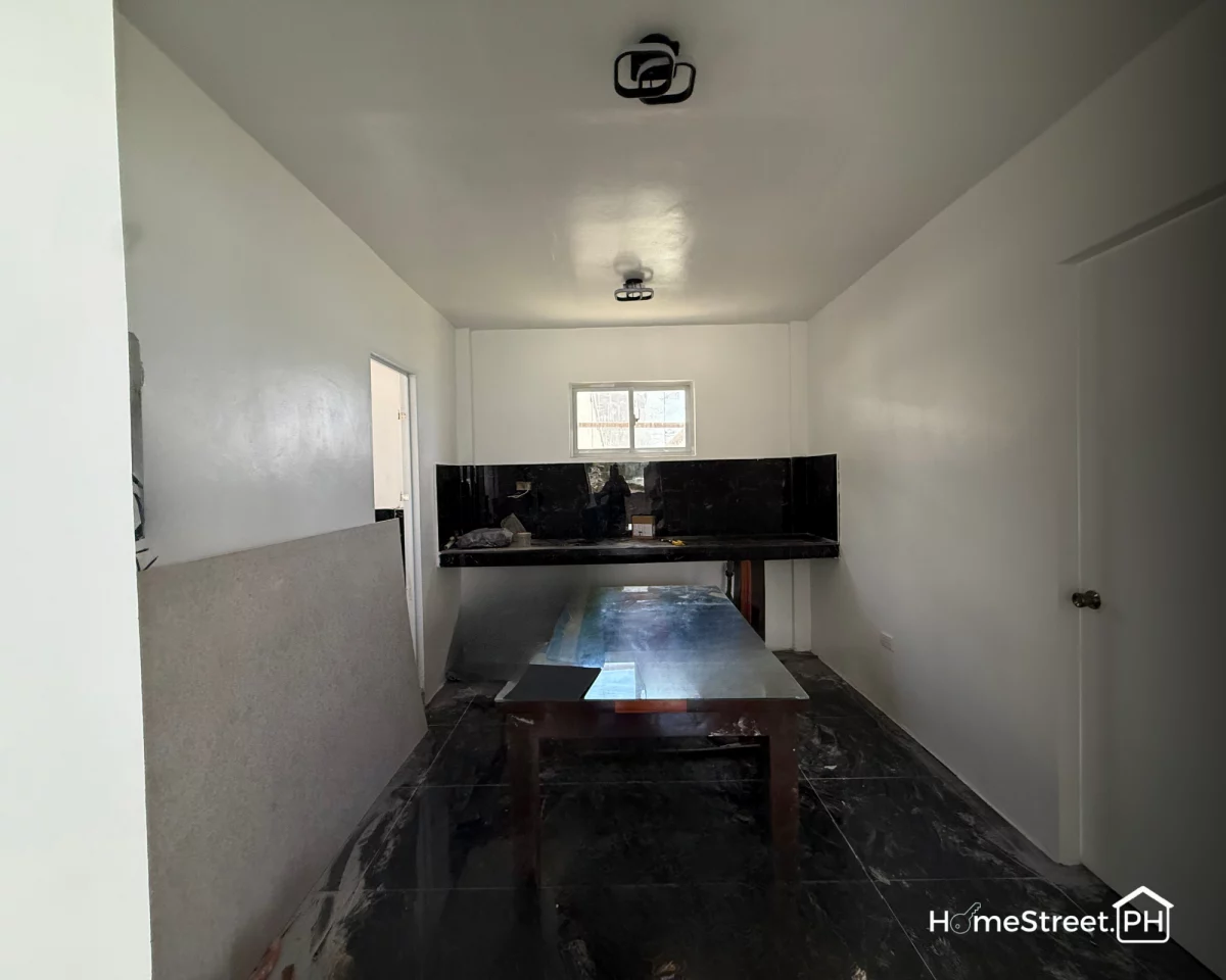 BEACHFRONT REST HOUSE FOR SALE IN OSLOB — Beach House / Resort in Cebu, Philippines — Photo 5