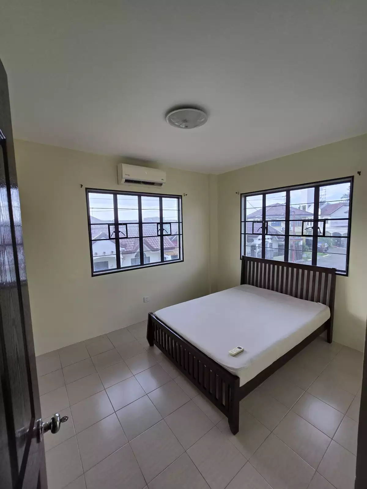 5 Bedroom House and Lot for Sale in Bayswater Lapu-Lapu — House and Lot in Ibabao - Gisi - Agus Road, Lapu-Lapu, Cebu — Photo 3