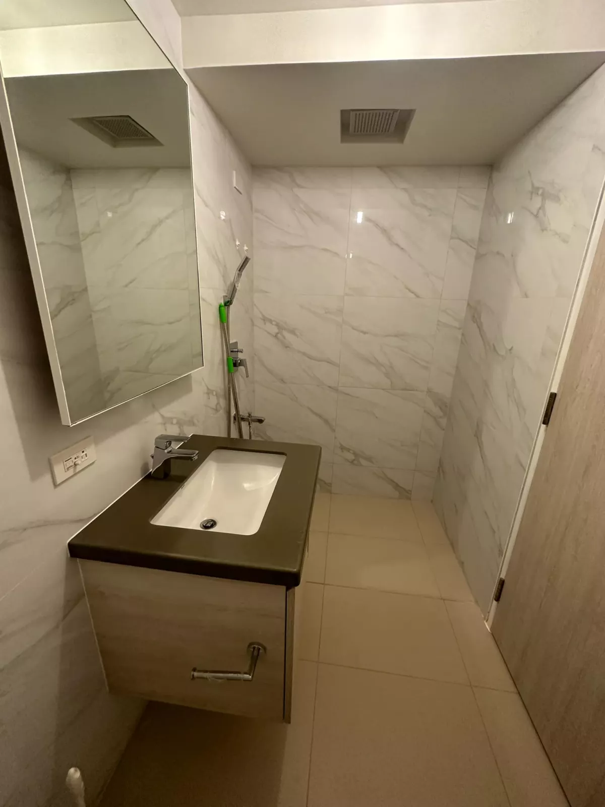 For Rent Studio Unit in Mandani Bay — Studio in F.E. Zuellig Avenue, Mandaue City, Philippines — Photo 3