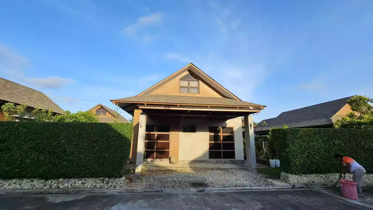 BEACH VILLA HOUSE AND LOT FOR SALE AT DANAO CITY