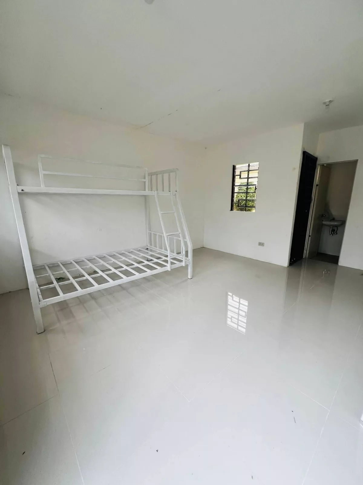 Finish Rowhouse for Rent in Pili, Cam. Sur — House and Lot in Pili, Camarines Sur, Philippines — Photo 4