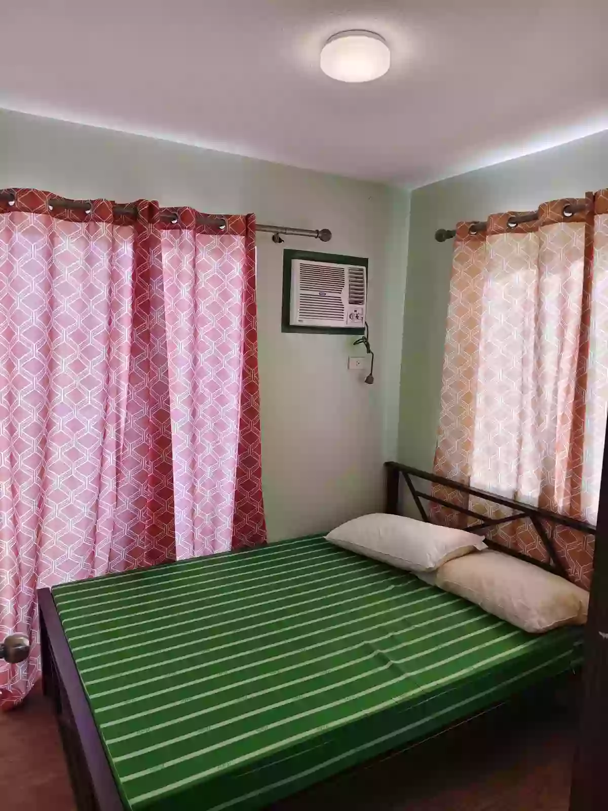 2BR Condo Unit with Balcony For Sale/Rent — 2 Bedrooms in Cebu City, Cebu — Photo 3