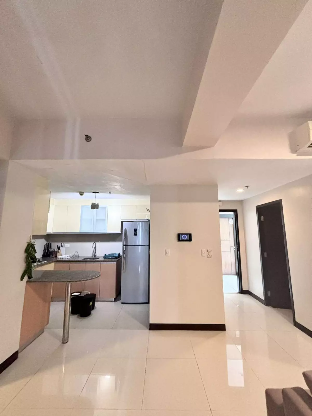 FURNISHED CORNER 2BR, 3 BATHROOMS with Balcony for SALE — 2 Bedrooms in Newtown Boulevard, Lapu-Lapu City, Cebu — Photo 5