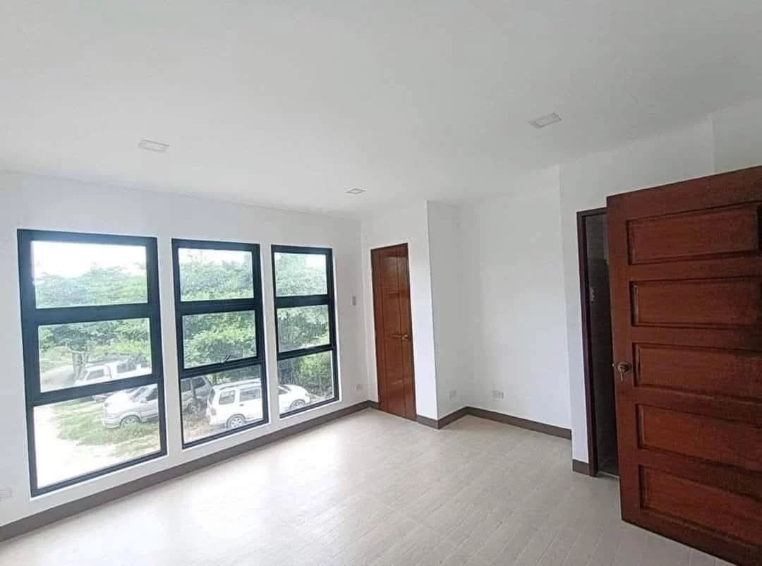 4BR HOUSE Near Ateneo Mandaue — House and Lot in Cebu, Philippines — Photo 3