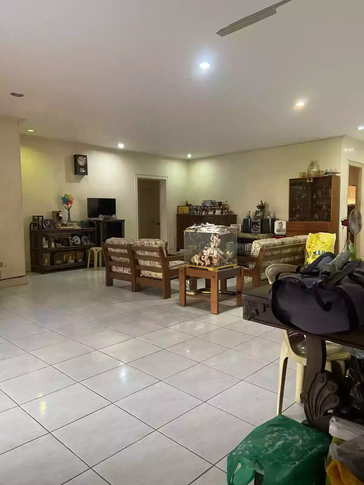 Open photo 12 of 18 — House and Lot for Sale in Horseshoe drive banawa