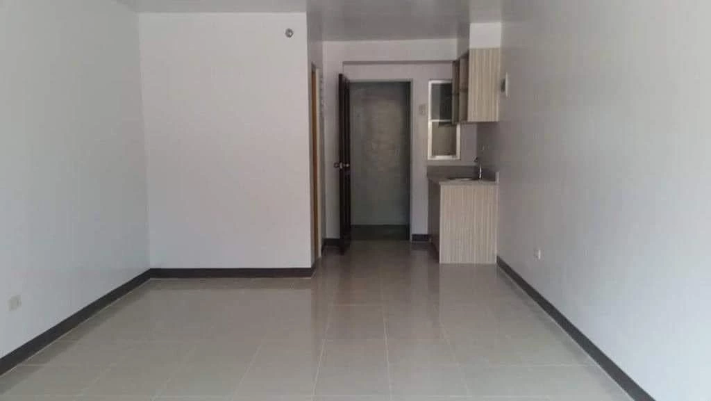 SEMI FURNISHED STUDIO UNIT WITH BALCONY FOR RENT- SALE — Studio in Naya Road, Cebu City, Central Visayas — Photo 6