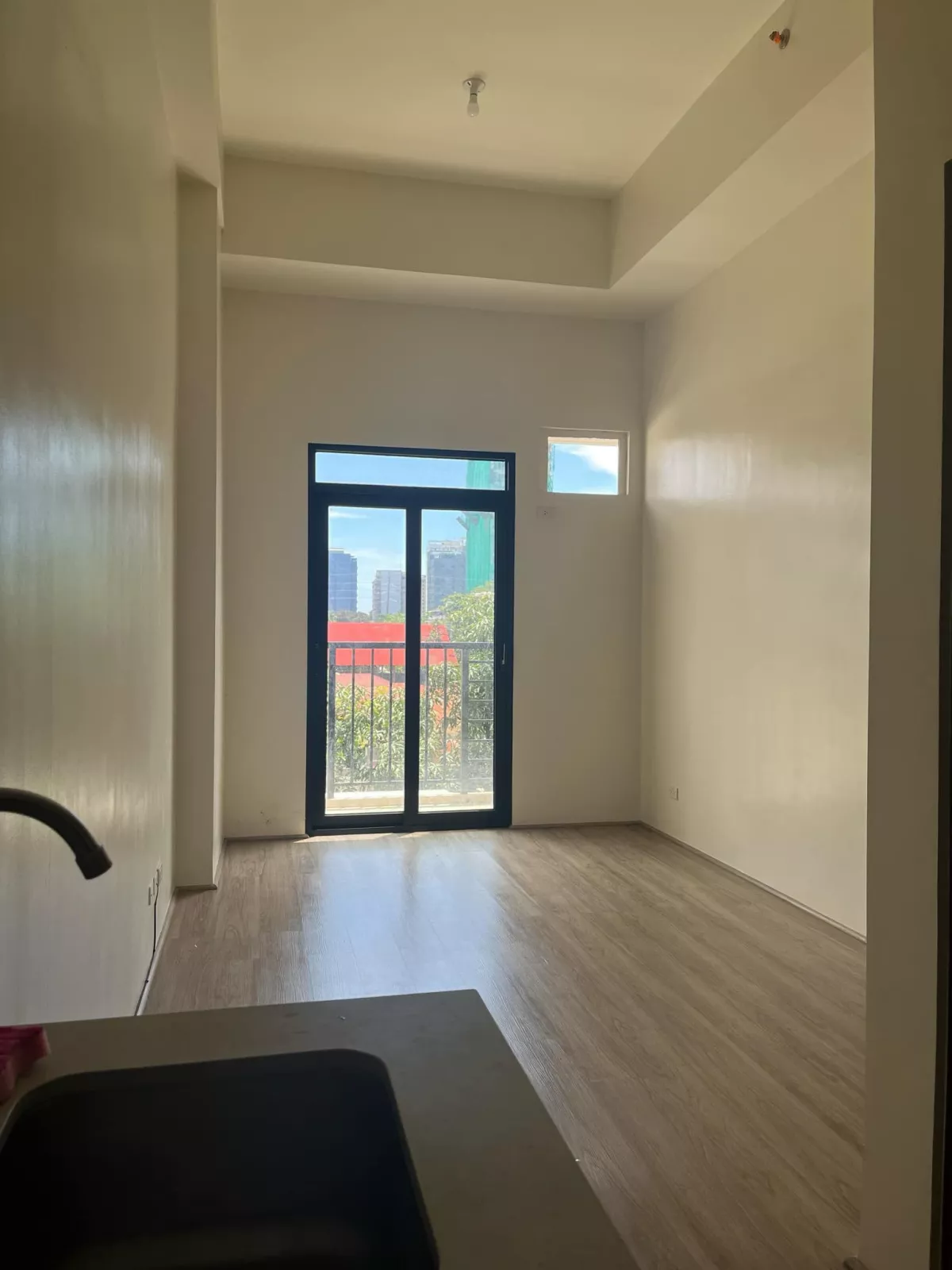 Unfurnished Studio Unit for Rent at The Median