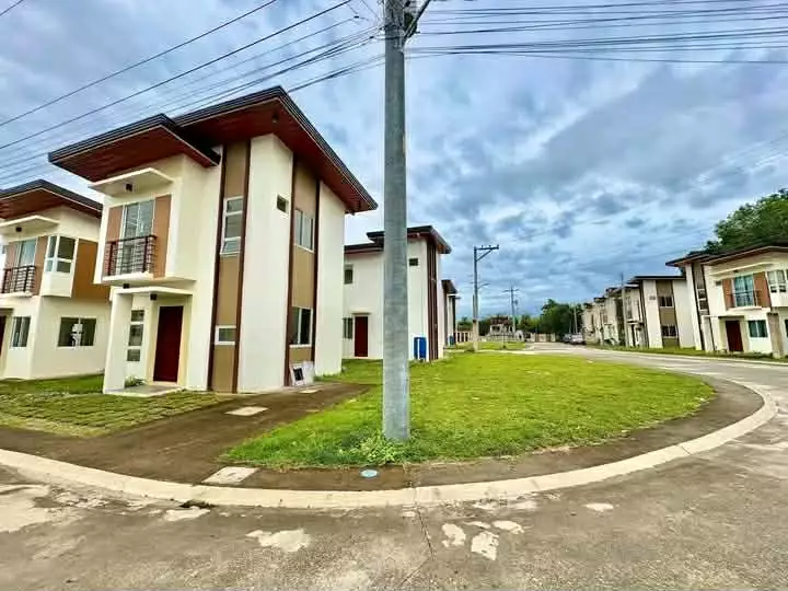 House and Lot for Sale at Velmiro Greens Bohol — House and Lot in Dauis, Bohol, Philippines — Photo 2