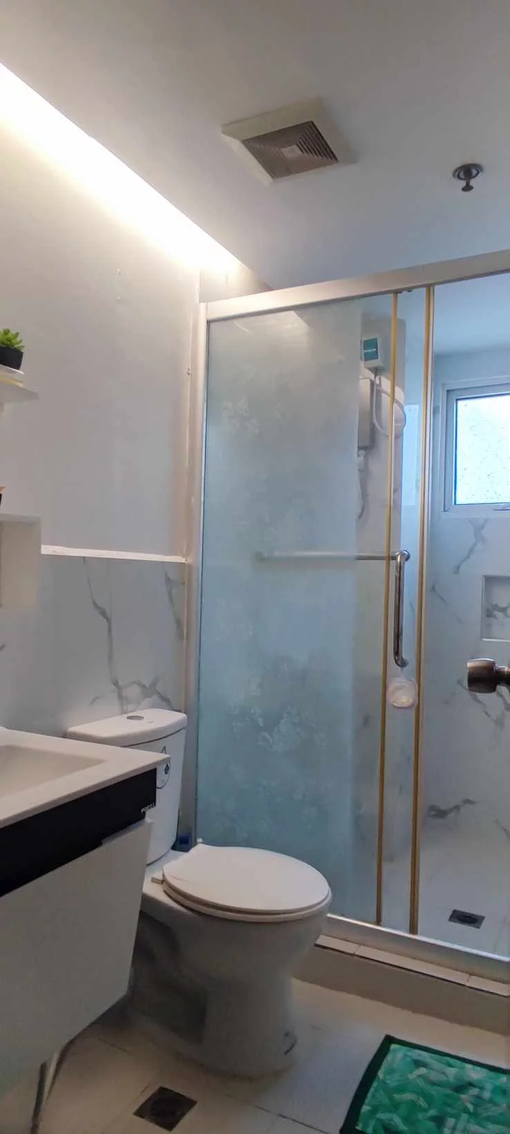 2 BR with Parking — 2 Bedrooms in Cebu City, Central Visayas, Philippines — Photo 4