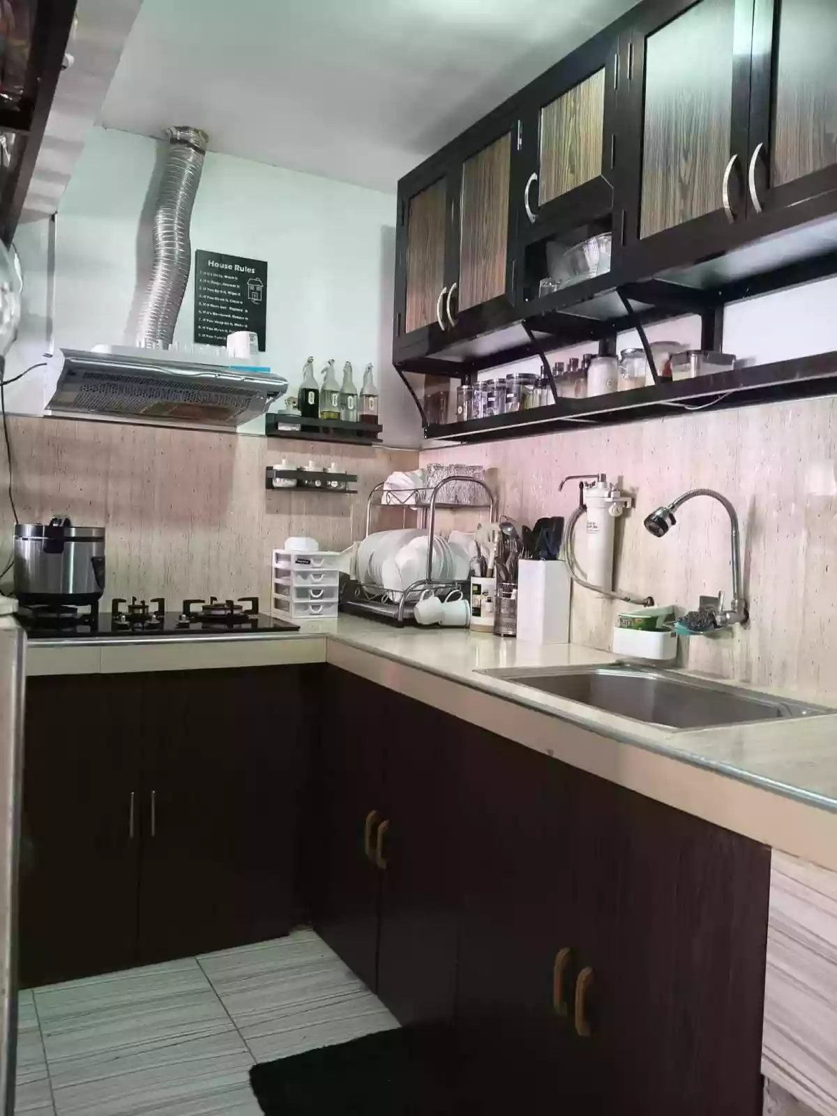 Townhouse — Townhouse in Main Street, City of Santa Rosa, Laguna — Photo 4