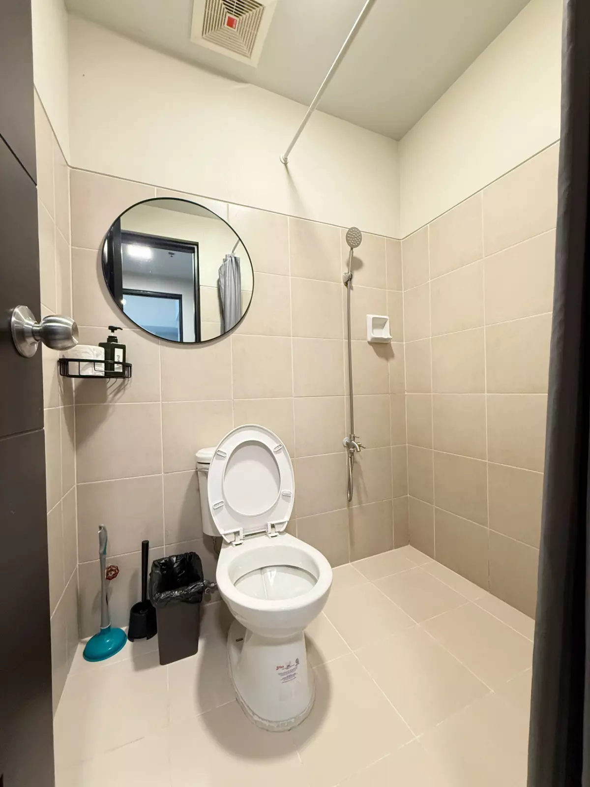 Open photo 13 of 16 — Modern 2Bedroom Condo with Balcony For Sale at Uptown Parksuites, BGC