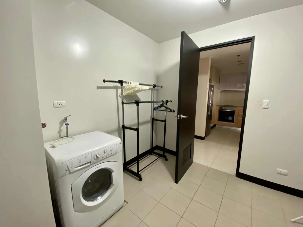 Rush sale condo unit at Salcedo Skysuites Condominium — 1 Bedroom in Makati City, Metro Manila, Philippines — Photo 3