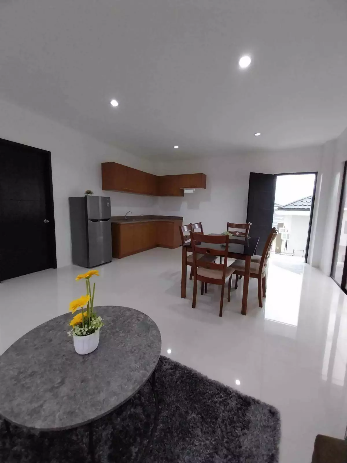 Your Ideal Home and Lot Combination: Available Now — House and Lot in Minglanilla, Cebu, Philippines — Photo 2