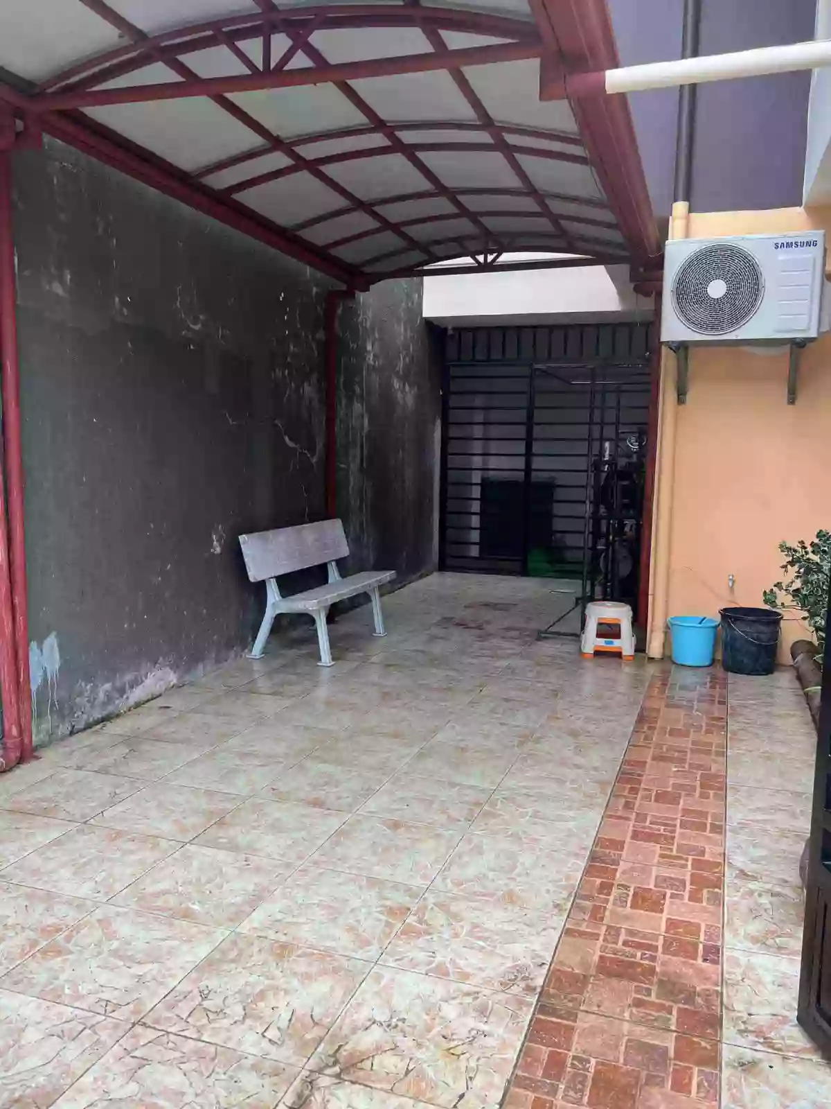 HOUSE AND LOT IN LAPU - LAPU — House and Lot in Philippines — Photo 2