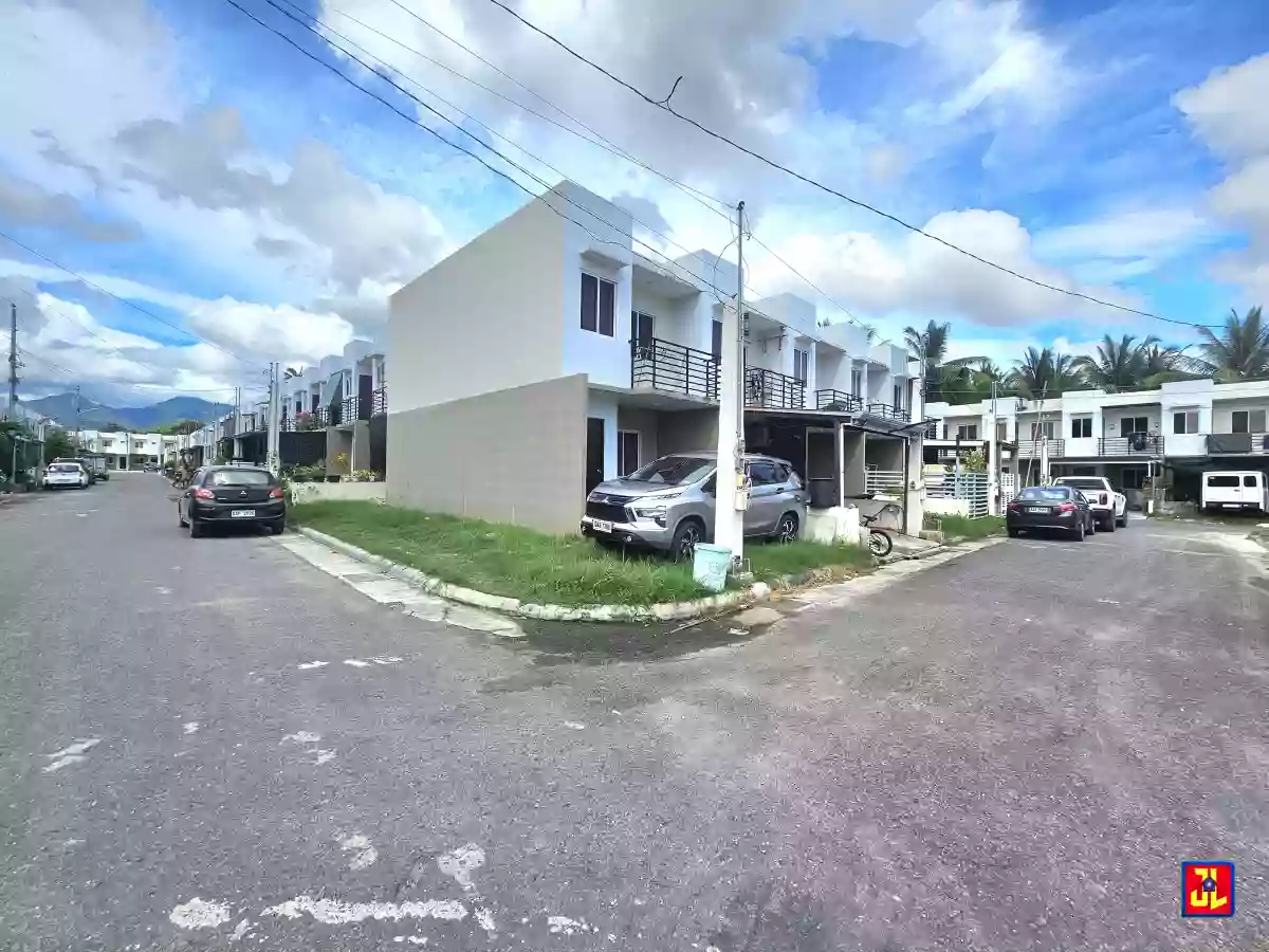 Rush Sale Corner Unit in Azumi 2 Batinguel, Dumaguete [available]