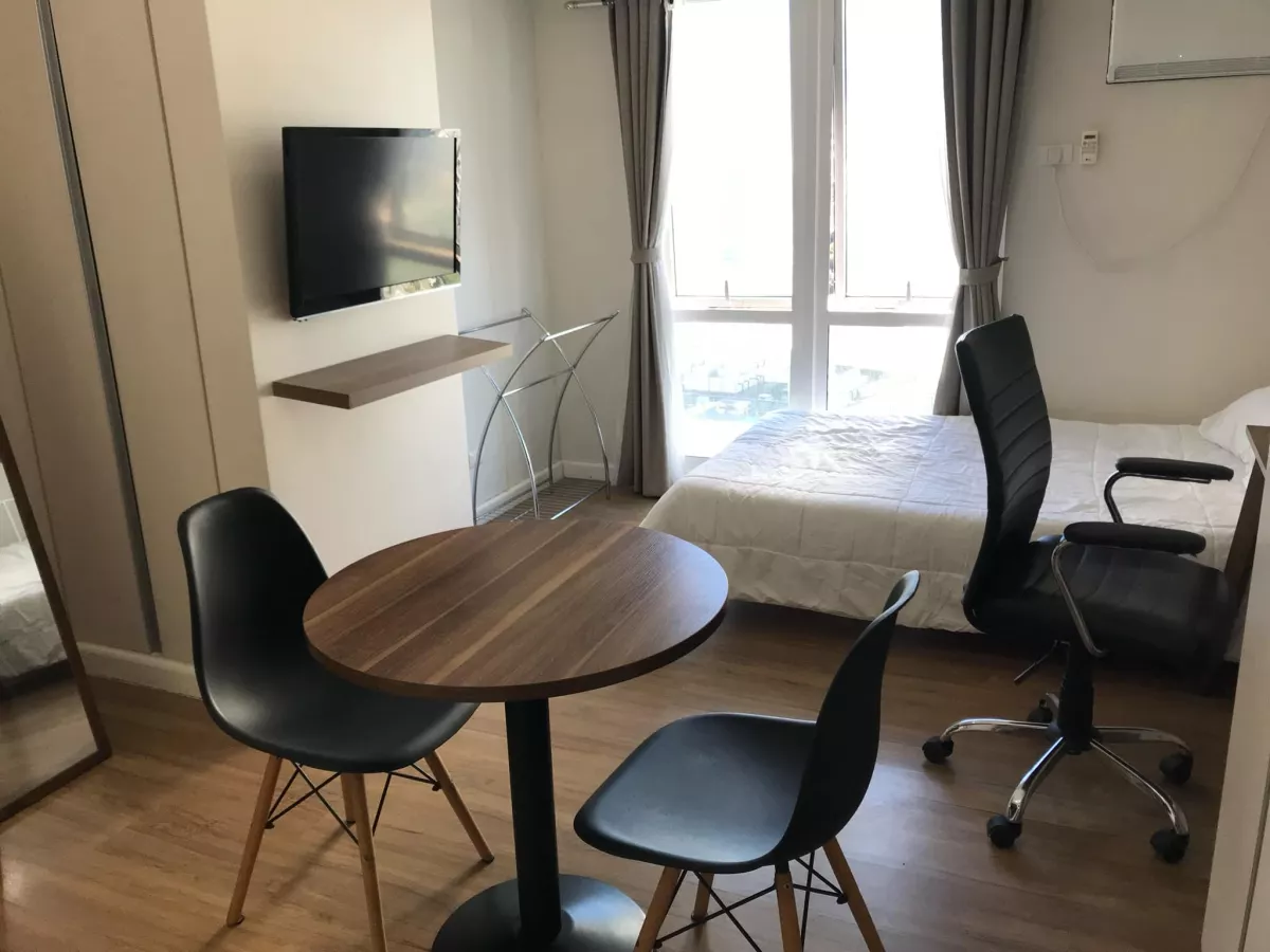 Beautifully Furnished Studio Unit in Solinea for Sale — Studio in Cebu City, Philippines — Photo 4
