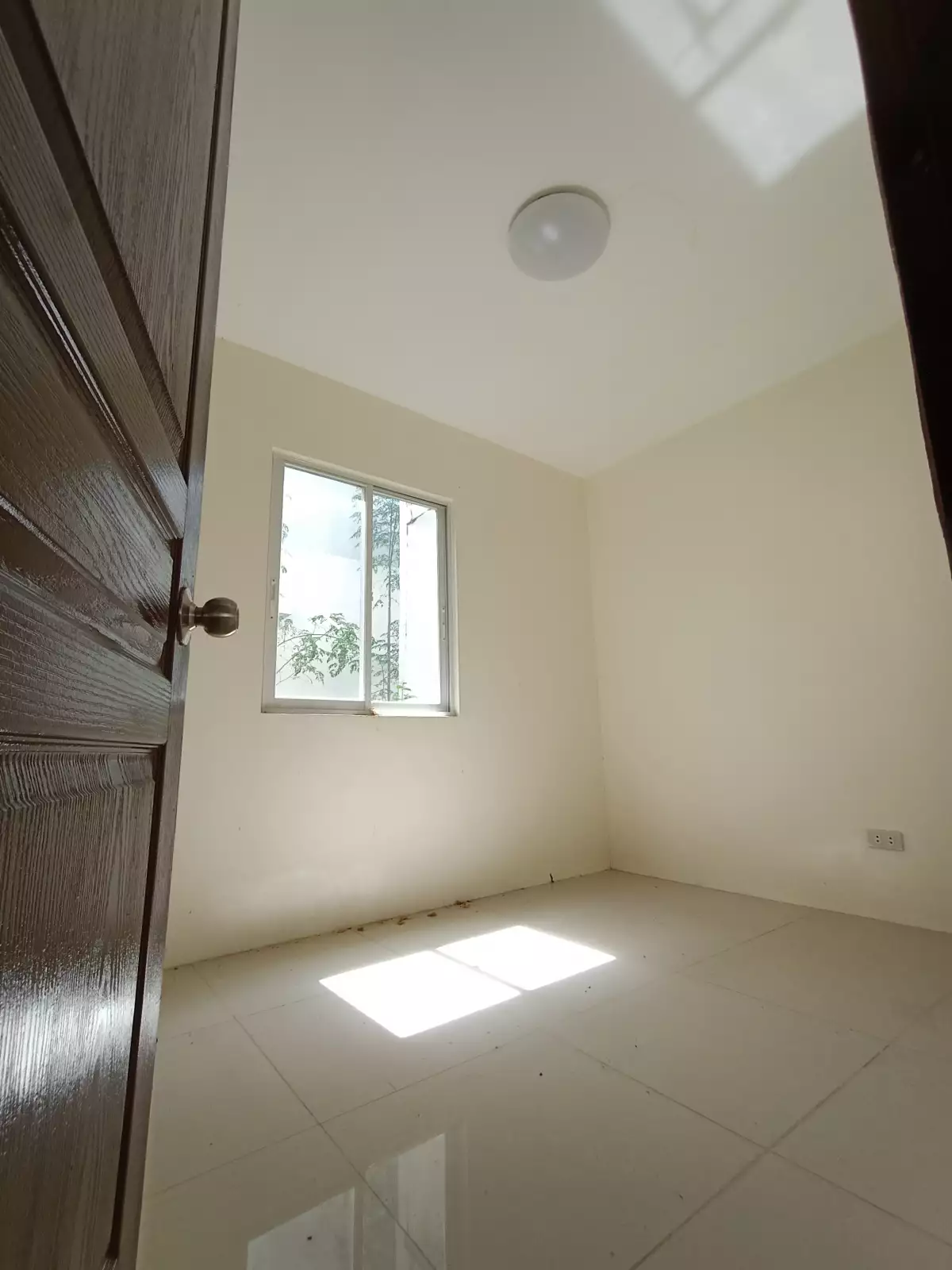 Open photo 15 of 18 — RENT TO OWN Elegant 2-Storey House and Lot in Velmiro Heights, Minglanilla, Cebu!