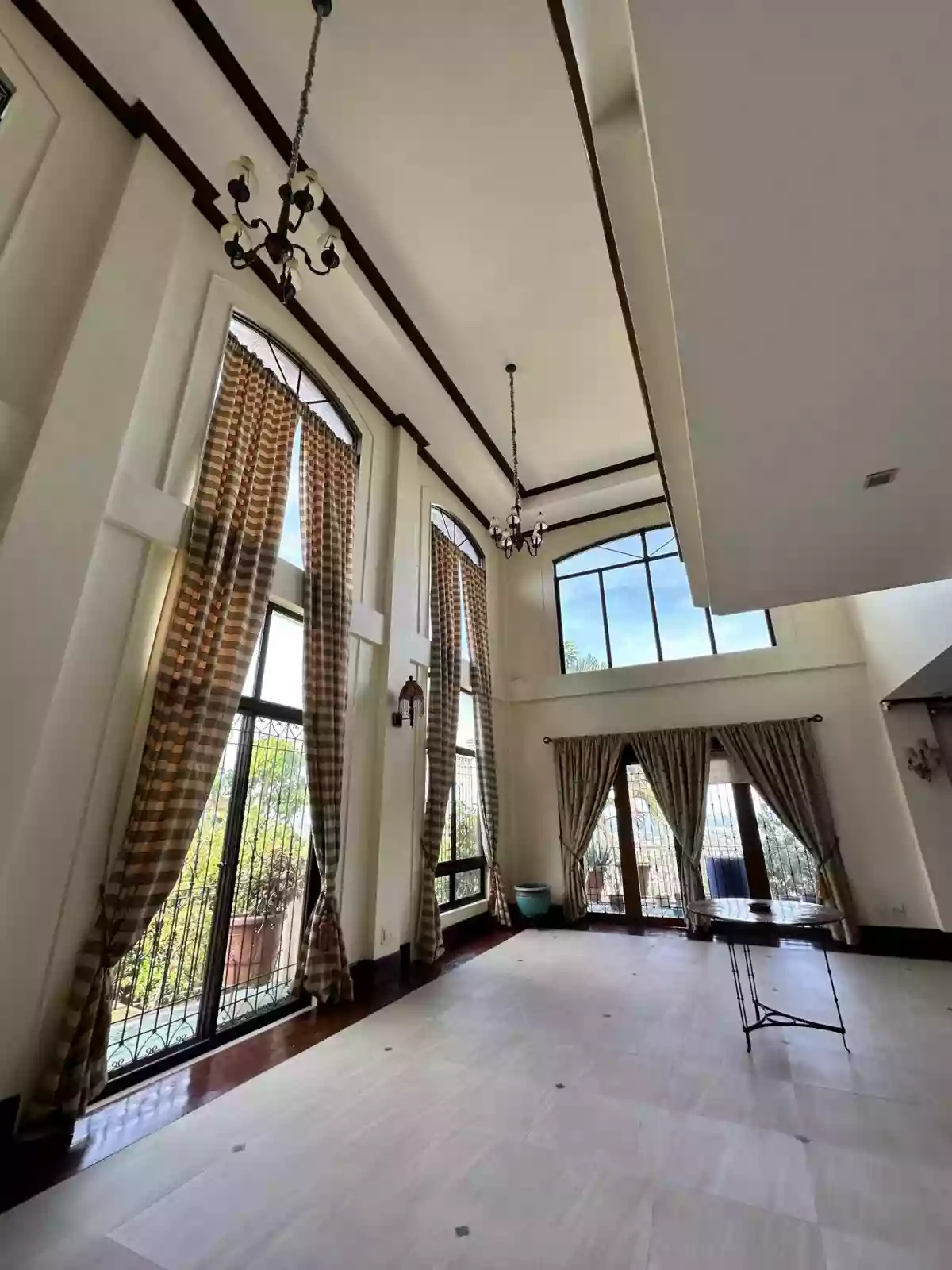 6 BEDROOM MANSION WITH A MILLION DOLLAR VIEW IN VISTA GRANDE — House and Lot in Rio de Janeiro Street, Talisay, Cebu — Photo 7
