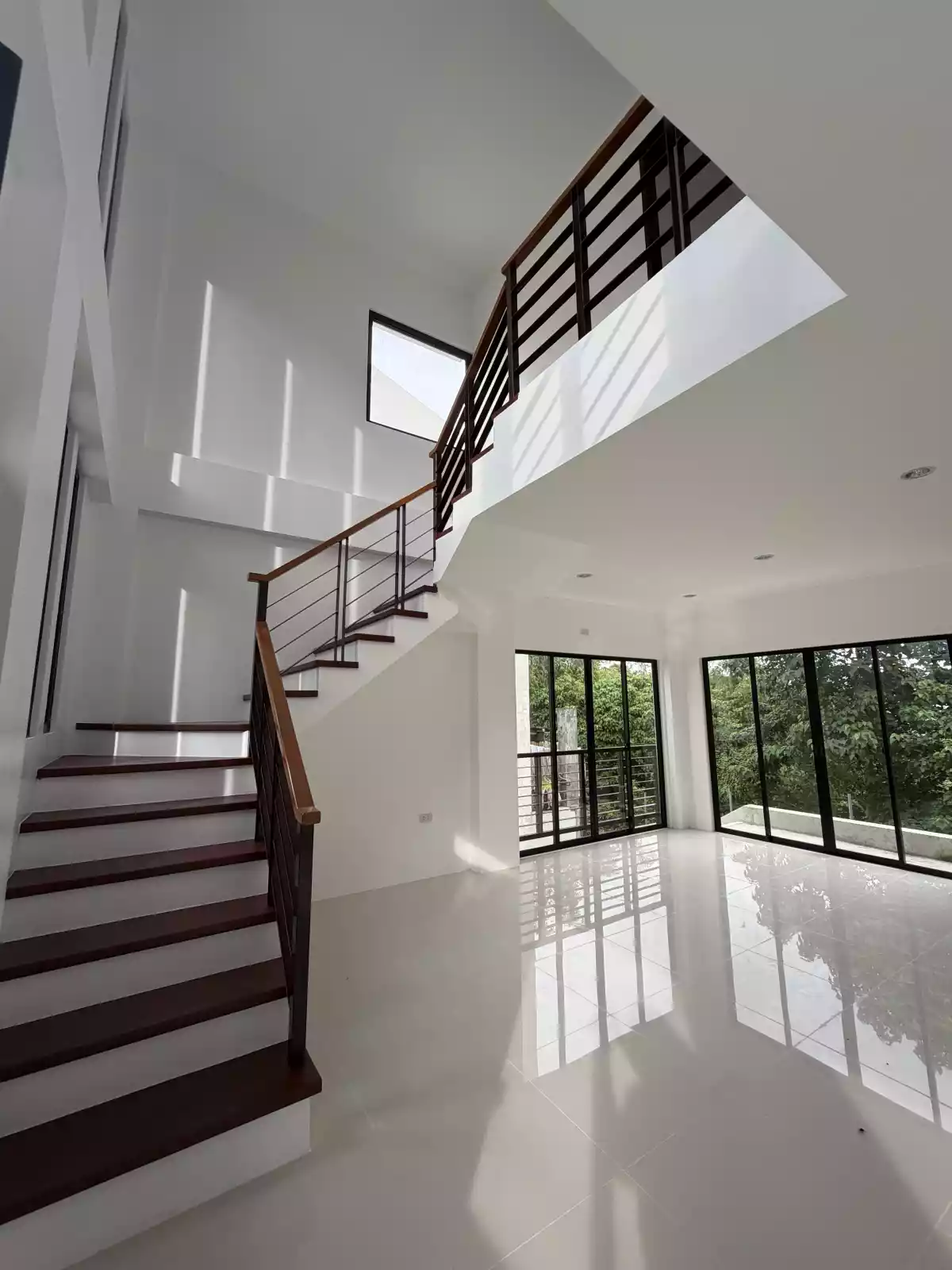 Single Detached Prime in Minglanilla Highlands — House and Lot in Upper Pakigne Rd, Minglanilla, Cebu — Photo 4