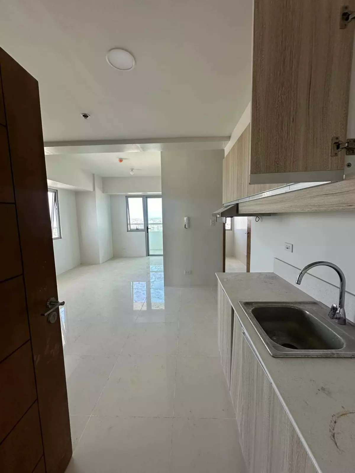 2 Bedroom Condo- Taft East Gate — 2 Bedrooms in Pope John Paul II Avenue, Cebu City, Central Visayas — Photo 3
